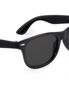 Occhiali da sole classico... 2